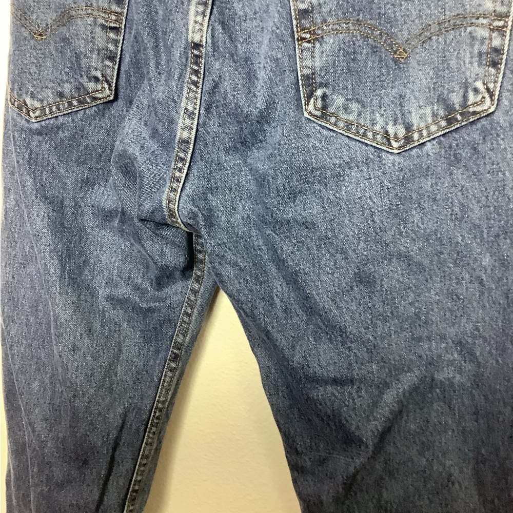 Men’s Levi’s 550 size 34 X 30 medium wash straight leg Classic 5 pocket EUC - Picture 12 of 13